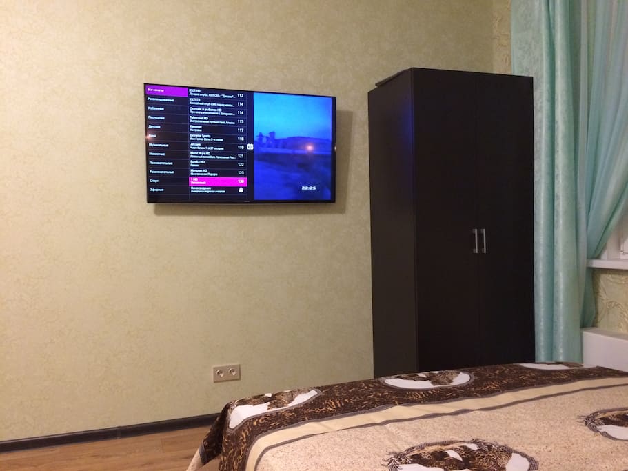 ЖК телевизор, смарт ТВ, 123 канала