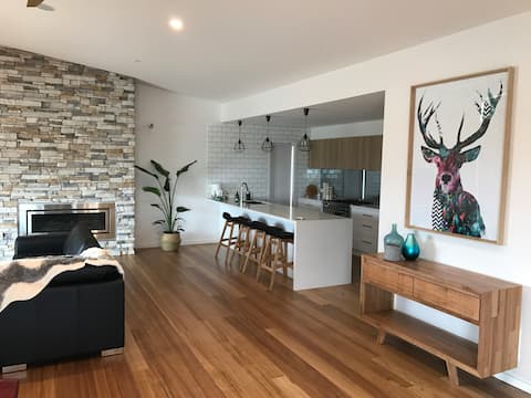 Top performing Airbnb: Luxury home with views -Portarlington town centre. in Portarlington