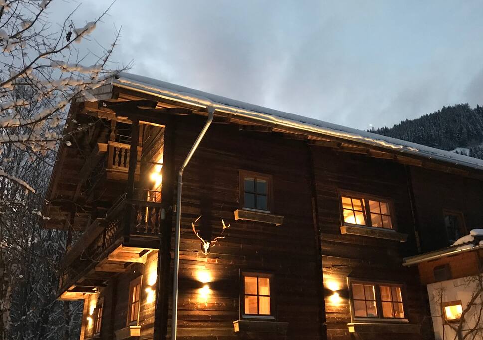 Chalet am Abend