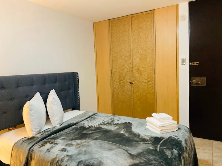 Spavaća soba br. 2 (Habitación #2)