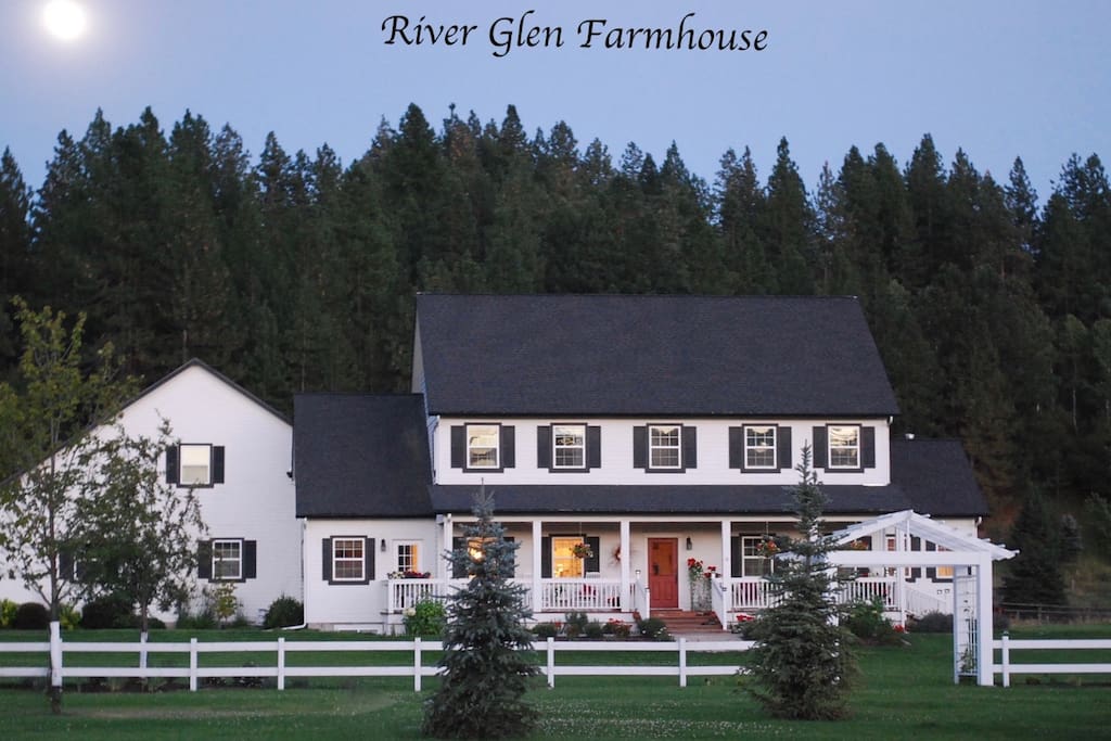 Front of River Glen Farmhouse