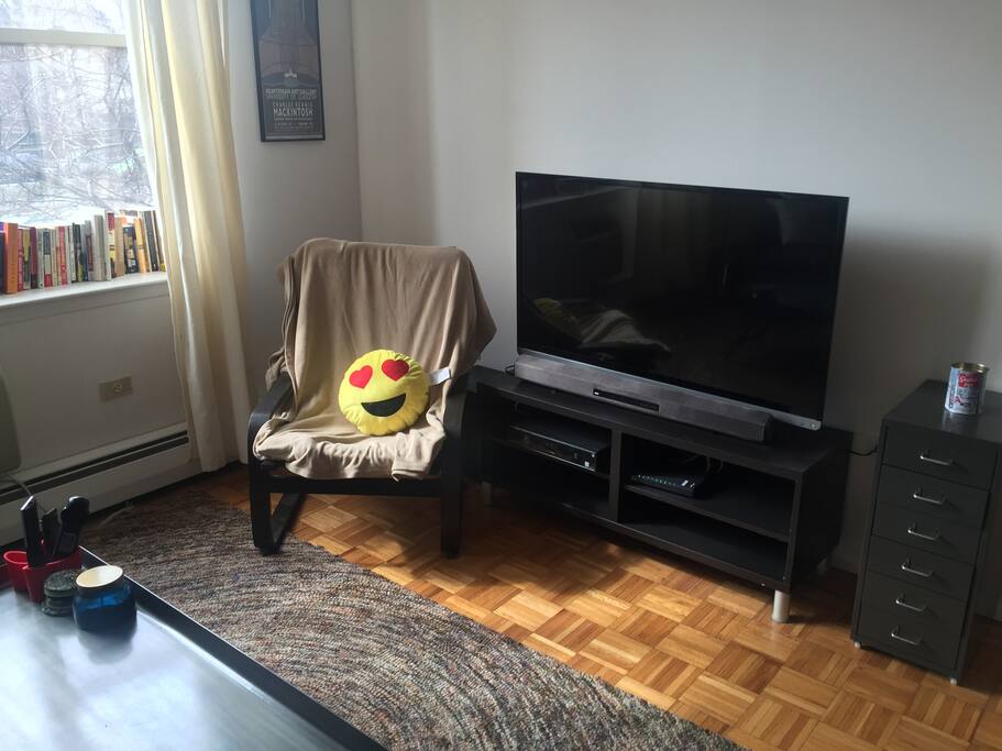 400 channels of cable TV and broadband wi fi over fiber optic cable