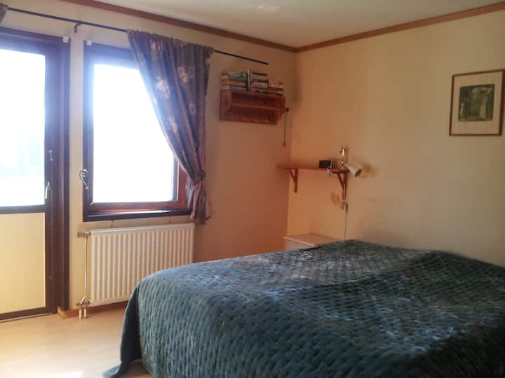 חדר שינה תחתון ממזרח.