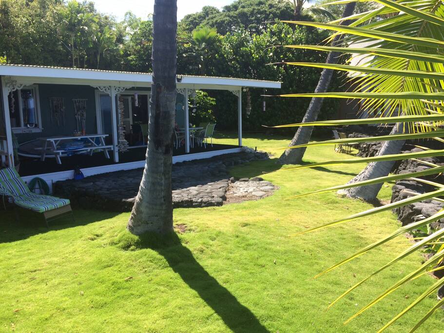 Front lanai for lounging and bird watching