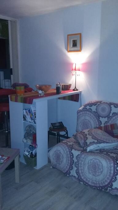 Bar avec 2 chaises hautes