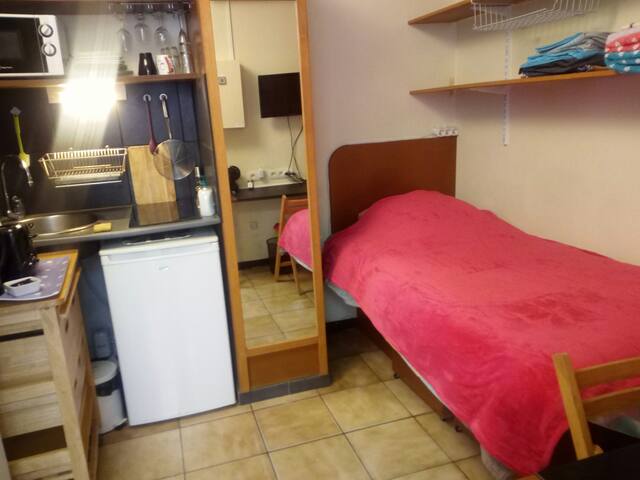 Charmante studette qu.Jaures Carteret