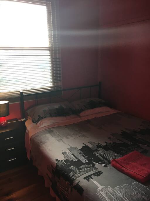 COMFY QUEEN BED