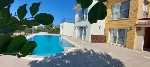 Villa 5 bedrooms with pool Kyrenia(Esentepe) Cyprus