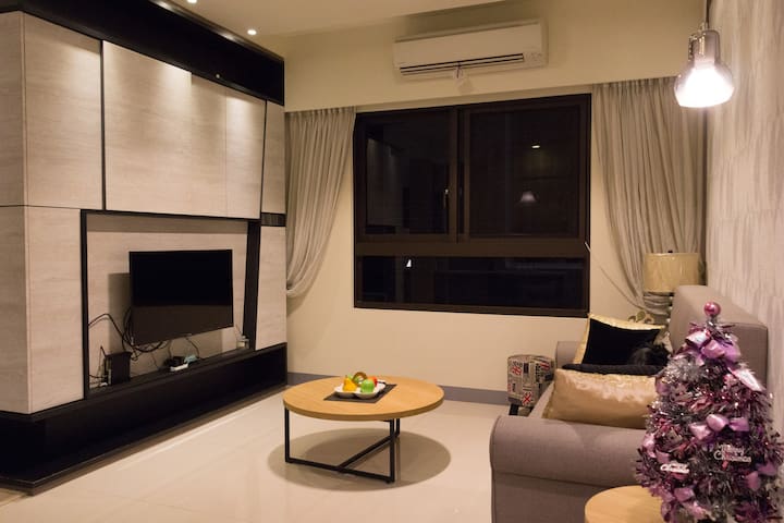 **"2大房2廳"開門出去就是瑞豐夜市,漢神巨蛋走路就到,近捷運站/高鐵/蓮池！！！！