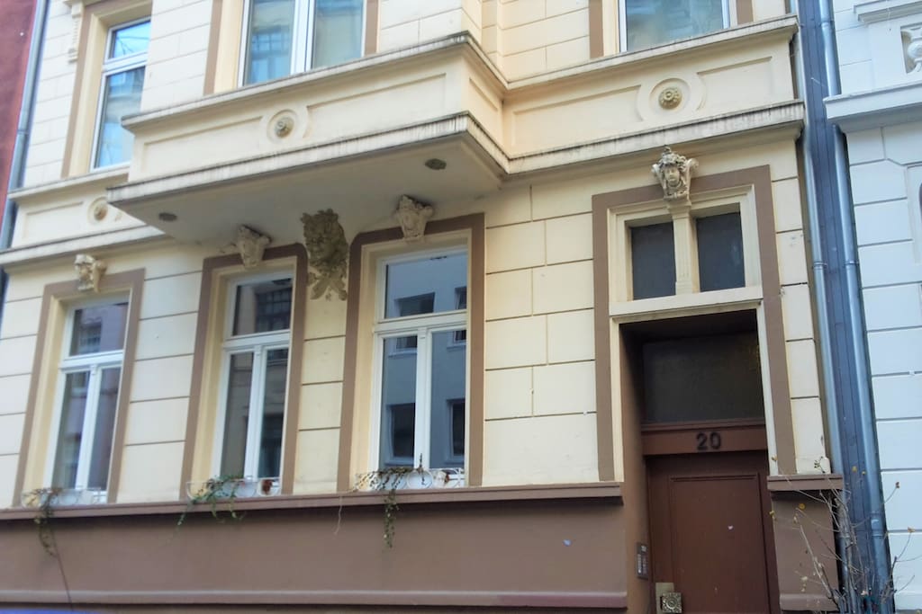 Gebäude / Building