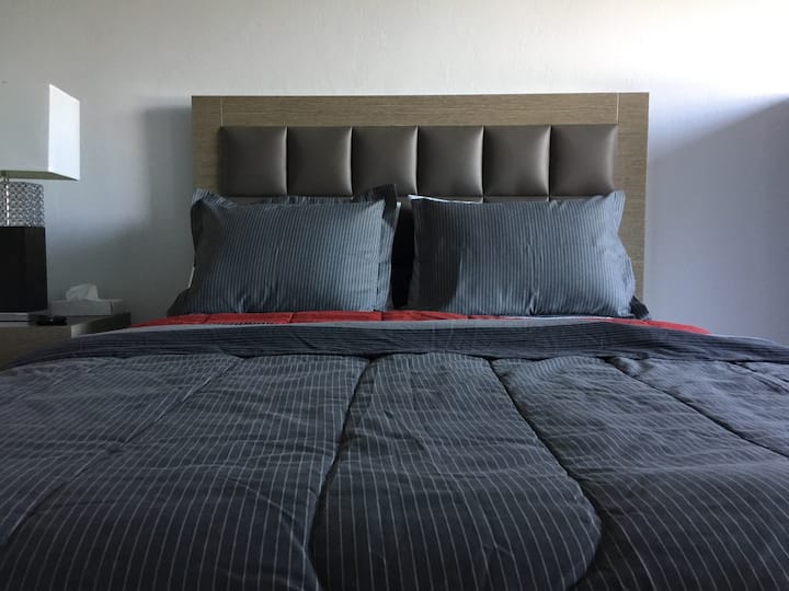 Cómoda cama tamaño queen