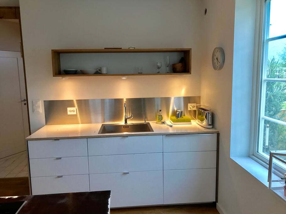 Kitchen sink, integrated dishwasher