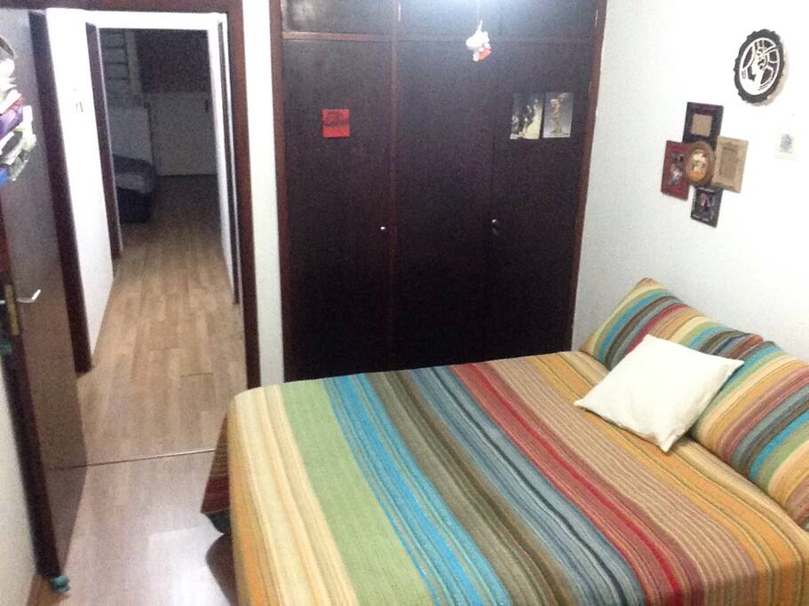Quarto e corredor