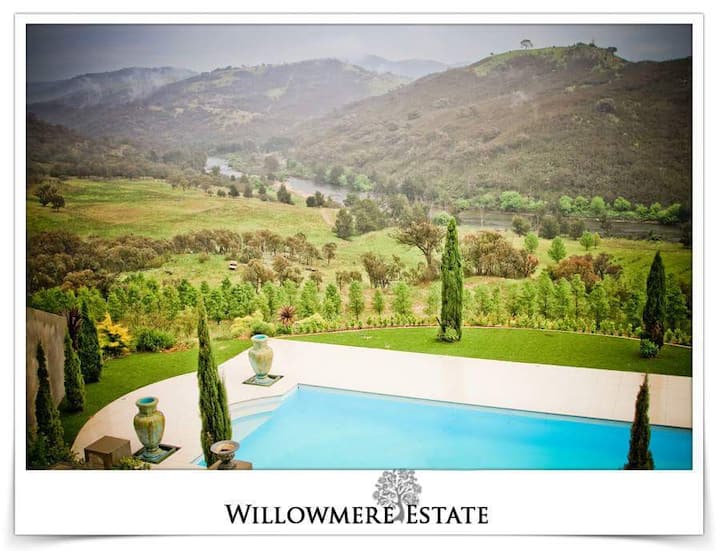 Cottage, tennis court, playground, wildlife&river Farm stays for Rent