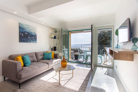 Popular Airbnb listing: FRONT BEACH, DESIGN, TERRACE, LIFT, WIFI, A/C in Vieux Nice