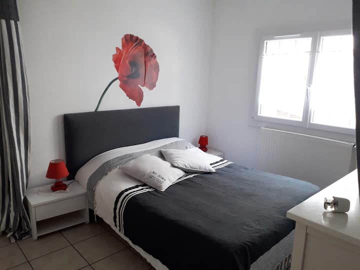Appartement Rez De Jardin Dans Petite Copropriété - Royan