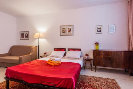 Cozy apartment in Pechersk  near metro station