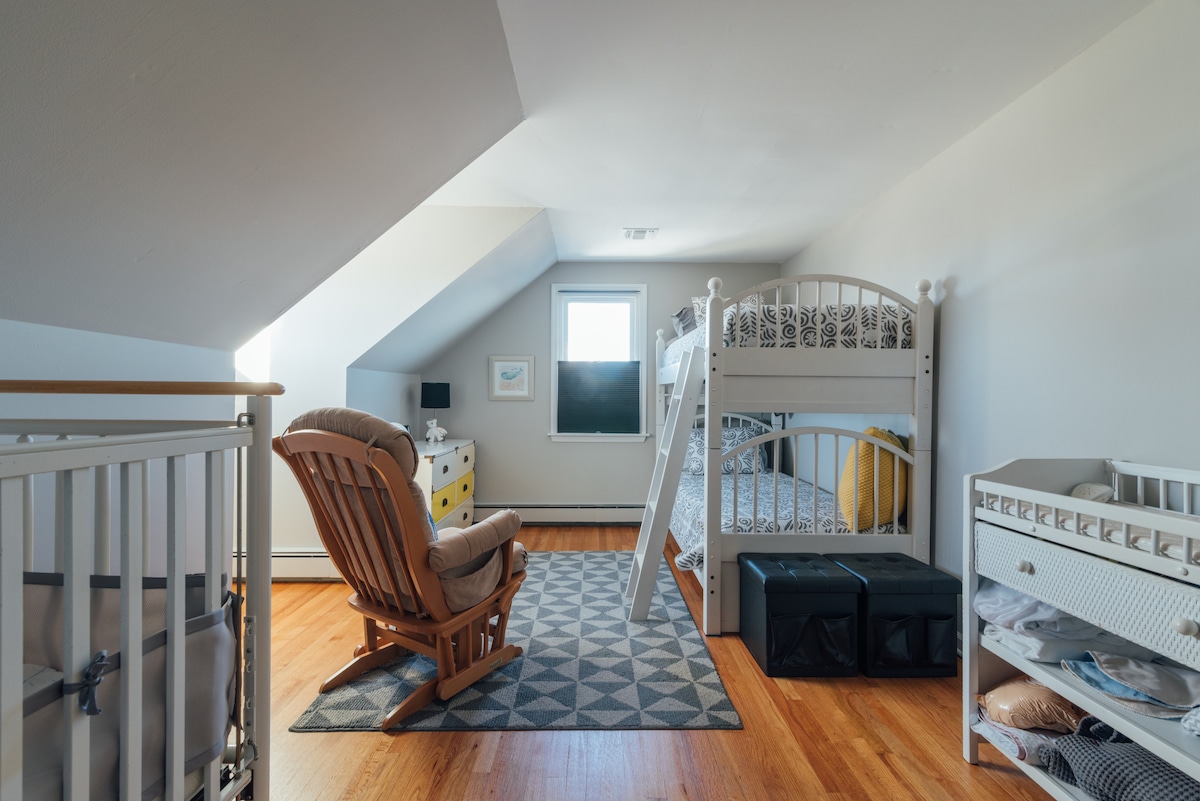 วิวที่ยอดเยี่ยมของเรือในท่าจอดเรือและเฉดสีดำสำหรับเวลางีบหลับ!