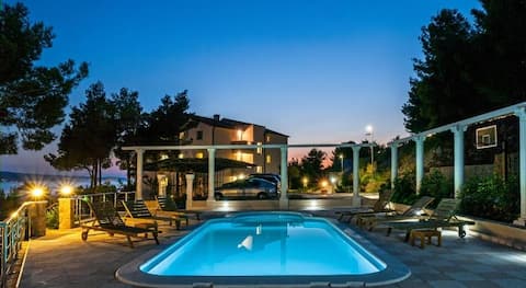 Top Airbnb: The Pine Resort Apartment 3 in Stanići