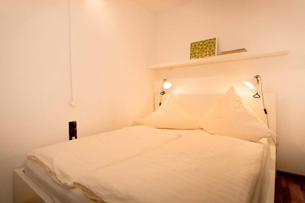 Schlafzimmer 1