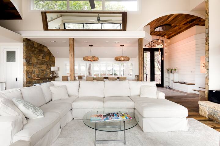 Beautiful Lake Travis Waterfront Retreat gallery image 5