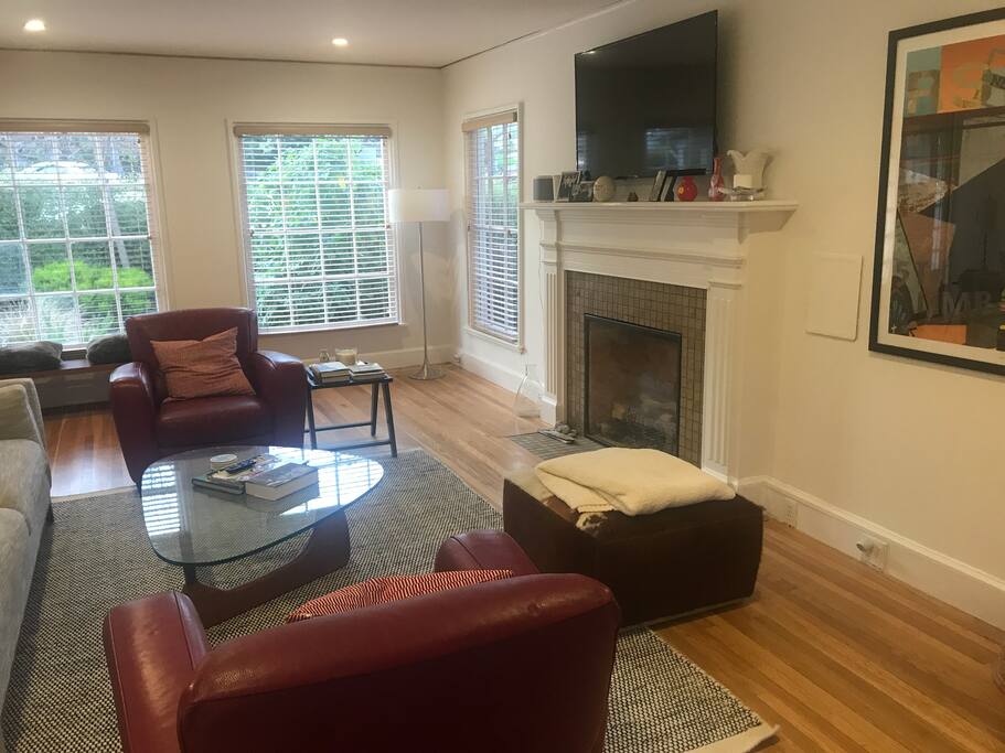 Living Room, Roku TV, Gas Fireplace