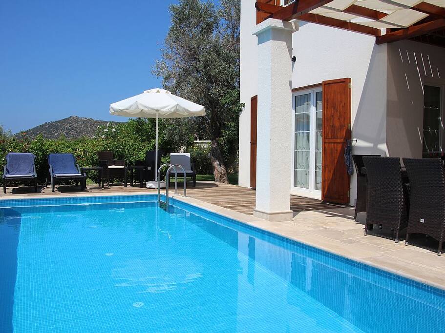 Private pool and garden