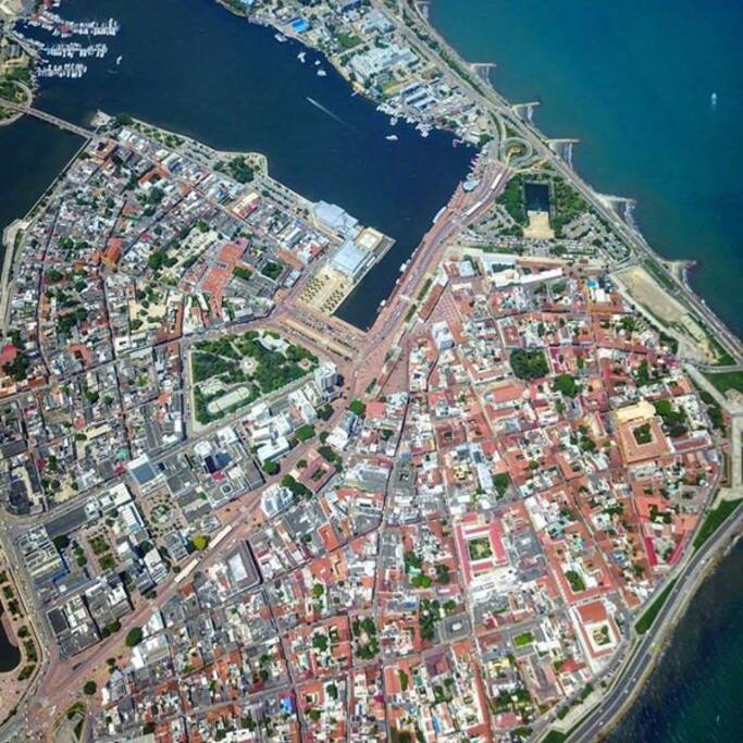 PH#1: Vista Aérea Sector Amurallado (Getsemaní a la Izquierda)