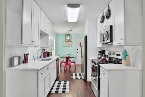 Modern E. Orange Park Home 6 bed Fence Beach 45Mn