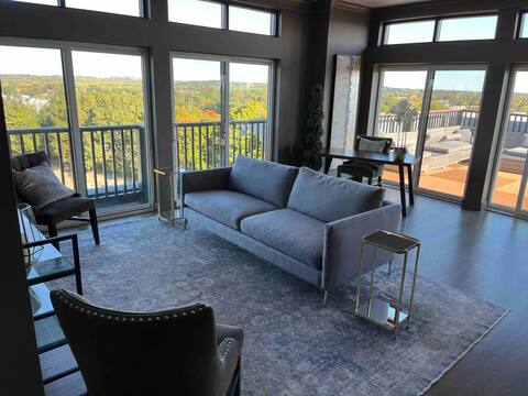 Penthouse w/Private Deck| Panoramic Views |Sunsets
