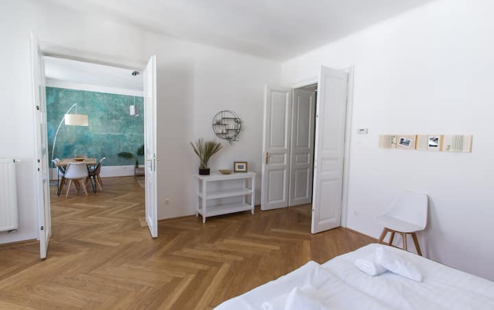 Საძინებელი 1 + სასტუმრო ოთახი