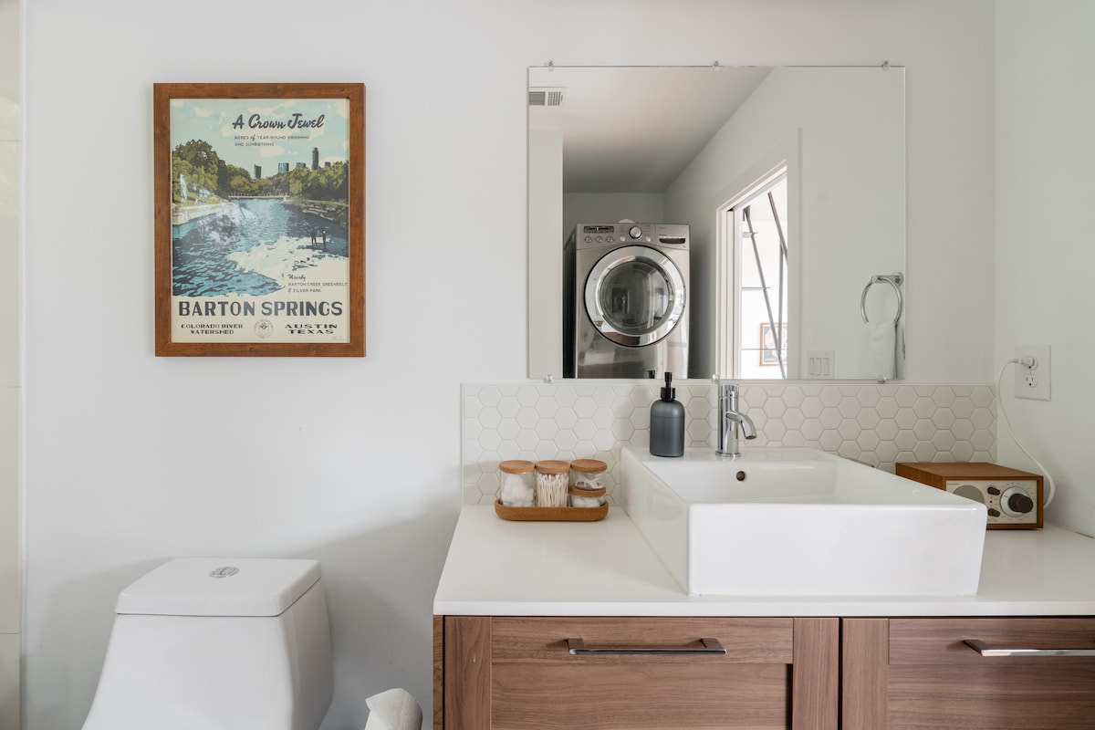 Modern East ATX Gem | Workspace + Walk everywhere