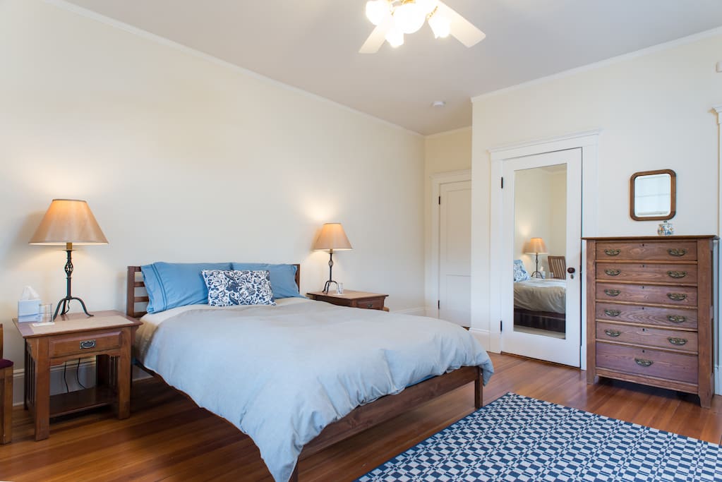 Queen bedroom entrance.