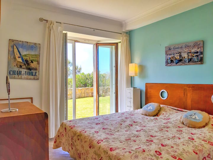 Quarto Duplo com acesso ao jardim