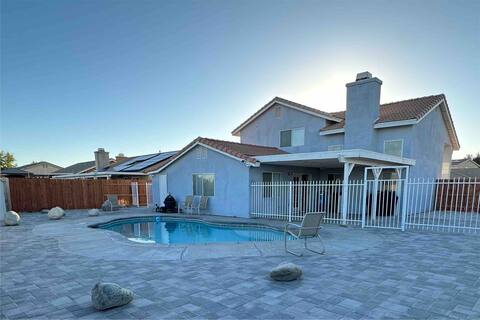 5 Bedroom with Pool!