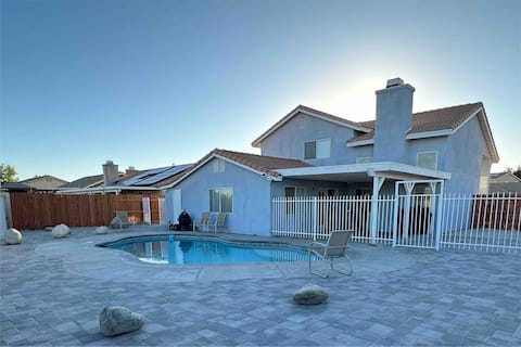 5 Bedroom with Pool!