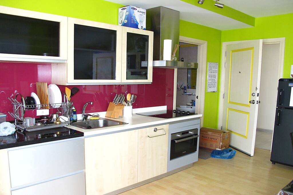 Elegant & modern kitchen.