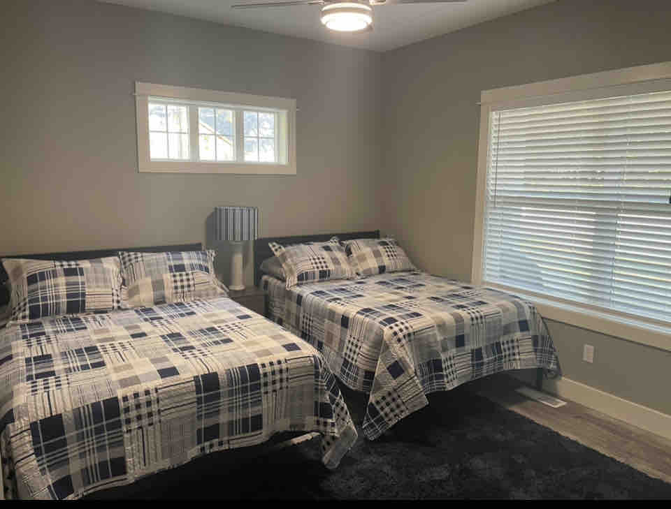 Chambre à lit double. Capacité d'accueil confortable de 4 personnes.