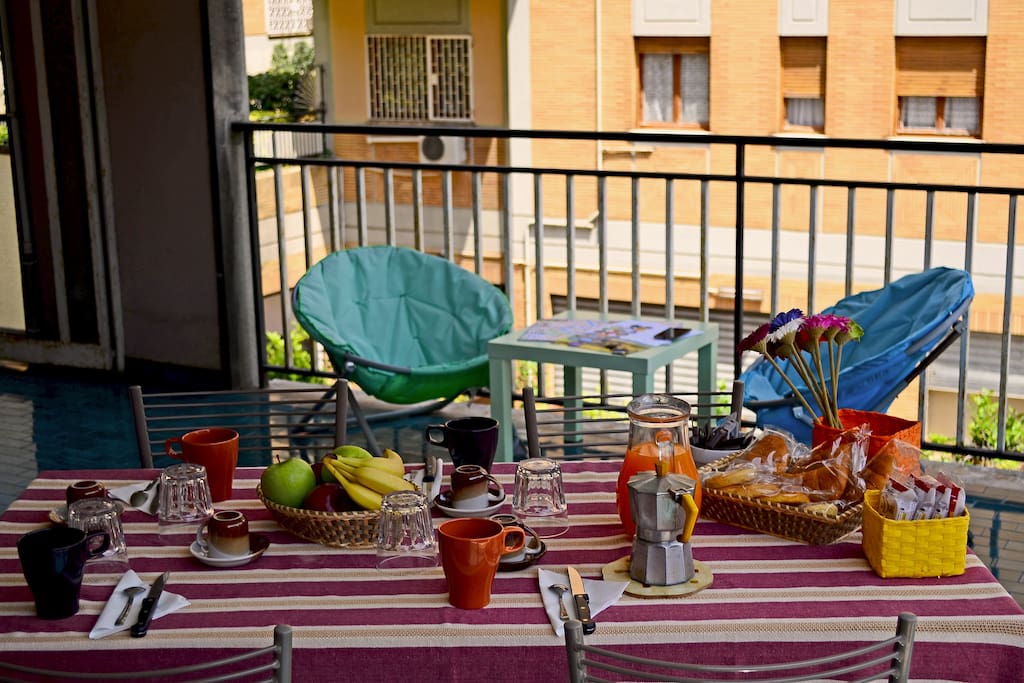 The breakfast in the large Terrace before exploring the beauties of Rome