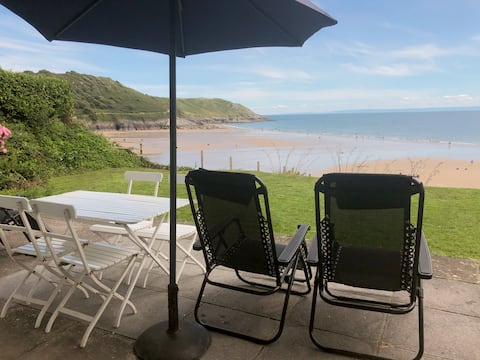 10 Redcliffe - stunning views, steps to the beach!