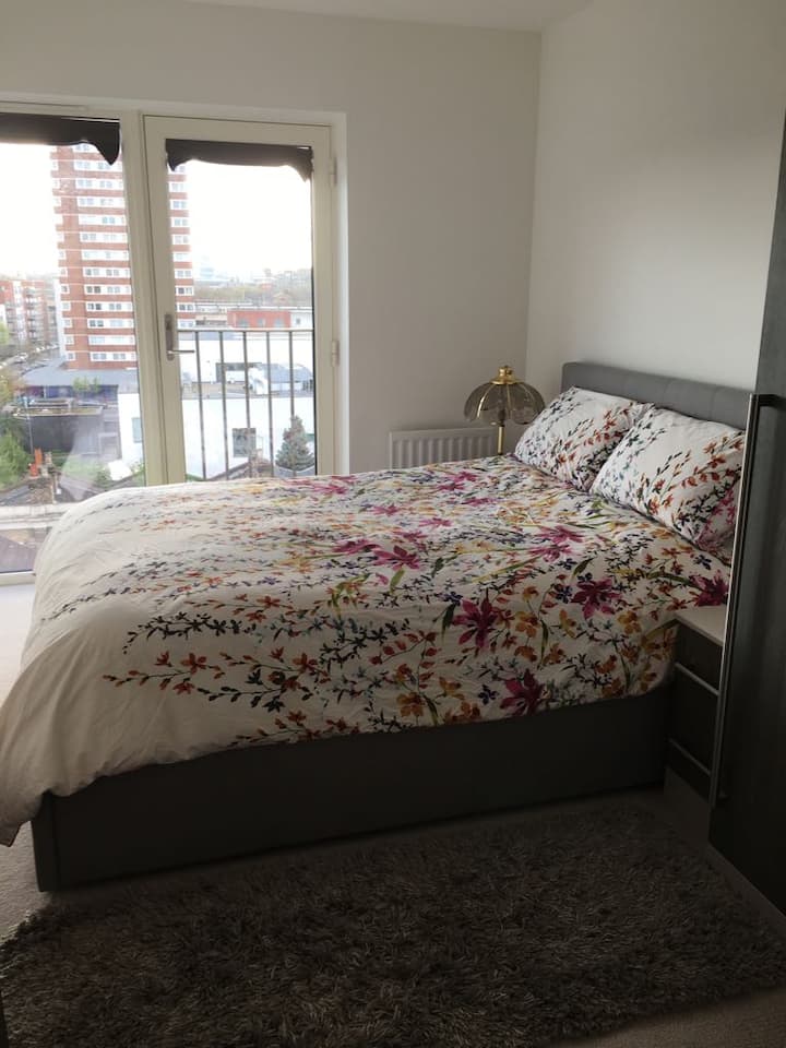 En-suite Room Near Mile End / London Zone 2 - London
