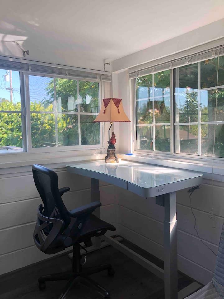 Lovely 1 Bed 1 Bath 2nd Floor Private Apt W/ View - San Leandro, CA