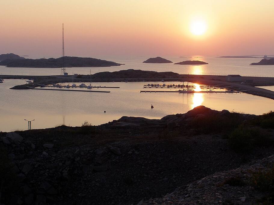 The location of the boat is perfect and easy accessed with car.