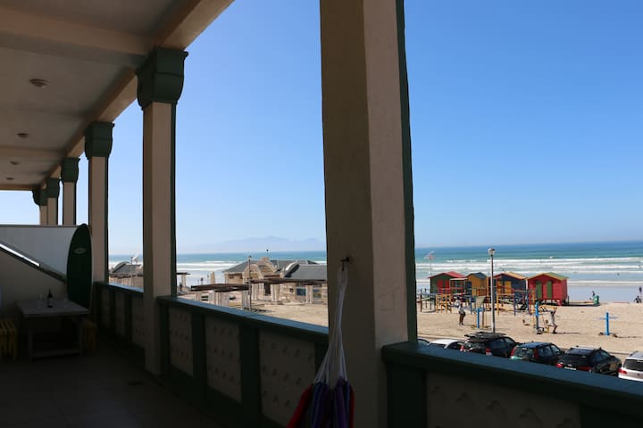 Upscale Beachfront Surfer’s Pad on Surfer’s Corner