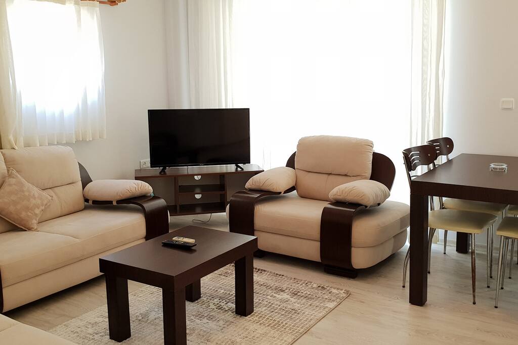 lounge with TV and wifi