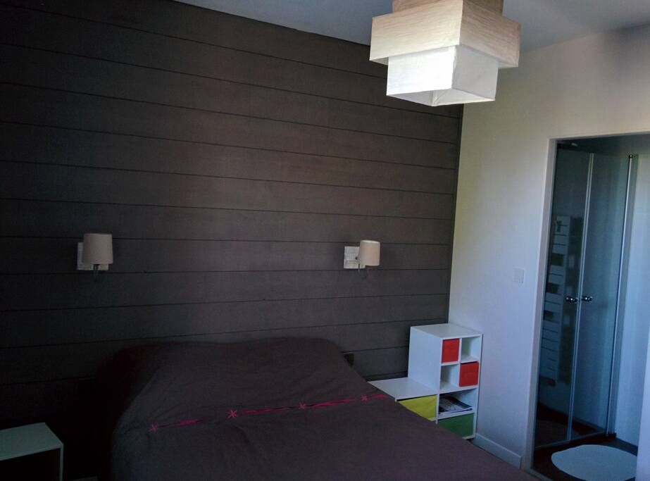 Chambre privative RDC, accès douche
