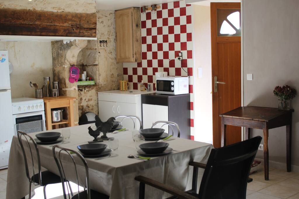 pièce du bas coin cuisine