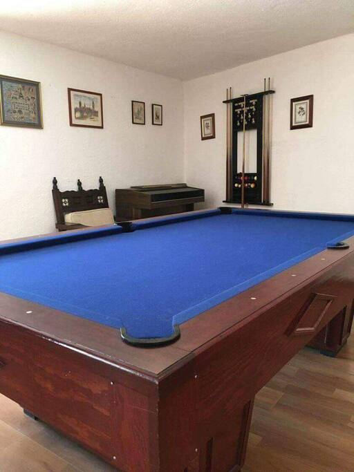 Mesa de billar equipada