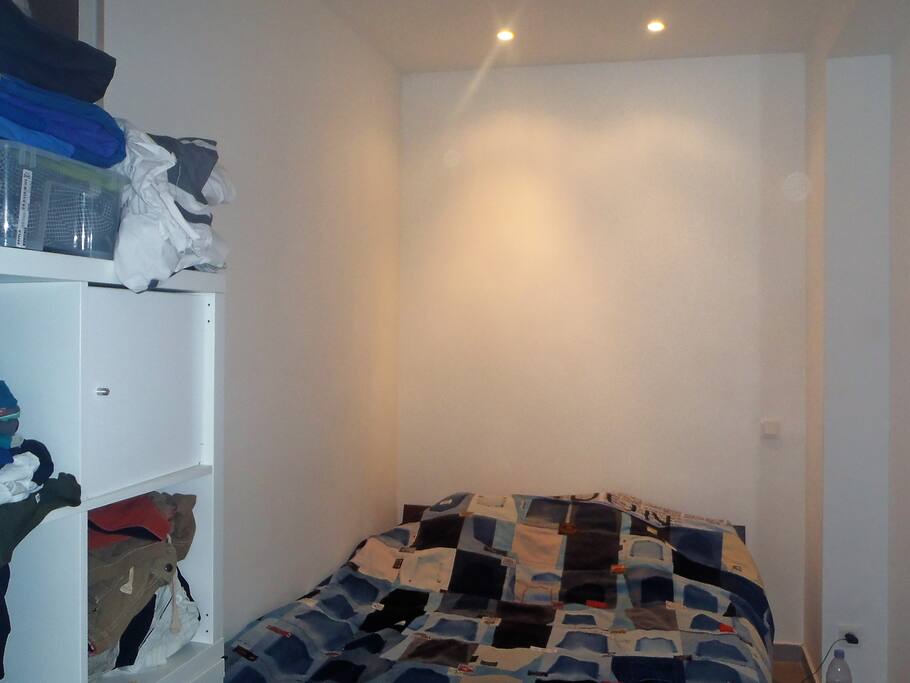 Chambre avec lit deux personnes