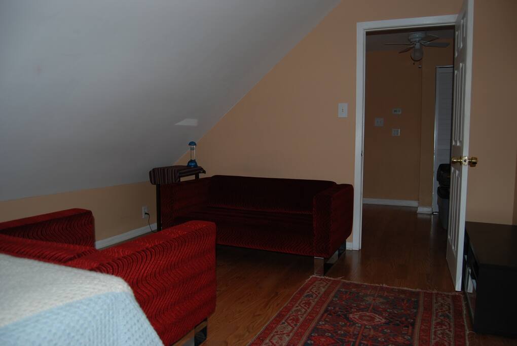 2W Private Room with Queen bed and seating area